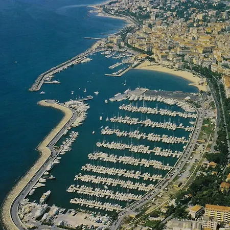 Ampio Apartman *